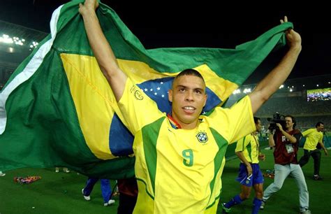 De WK-Finale van 2002: Een Samba van Emotie en Triomf voor Brazilië onder leiding van de Magische Ronaldo Nazário